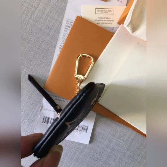 Louis Vuitton Key Pouch - Picture 3 of 9